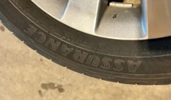 
										Honda mud and snow all season tires and factory rims 205 55 R16 full									