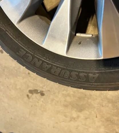 
								Honda mud and snow all season tires and factory rims 205 55 R16 full									