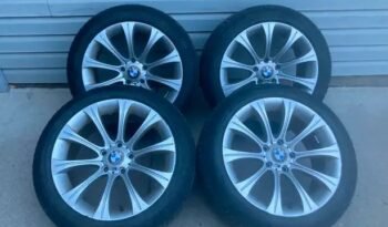 
										18 inch BMW rims and Michelin tires full									